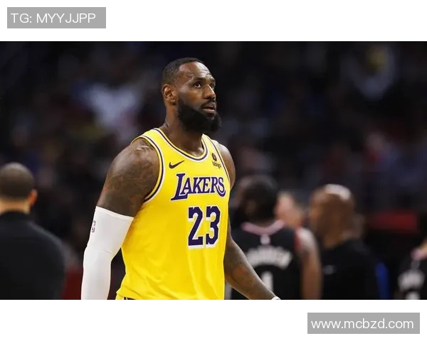 詹姆斯：篮球巨星的辉煌历程与传奇人生探秘