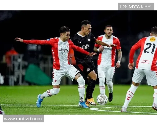 登博思与多德列支的激烈对决揭示足球战术的深层次博弈与精彩瞬间 登博思与多德列支的激烈对决揭示足球战术的深层次博弈与精彩瞬间