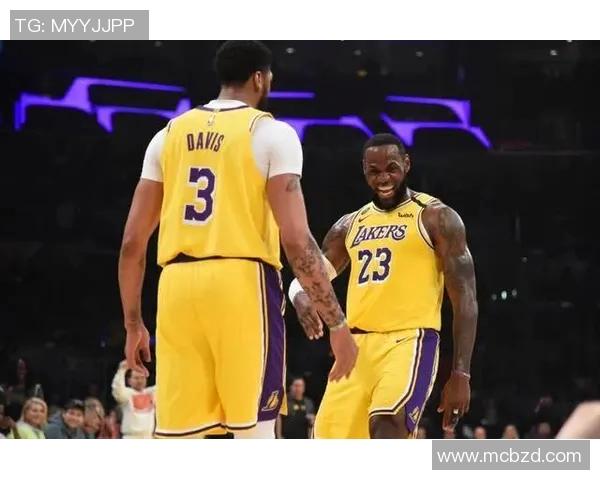 洛杉矶湖人队交易得到明星后卫，球队战力再次提升