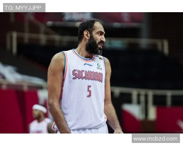 伊朗男篮明星哈达迪的职业生涯与国际赛场表现分析 伊朗男篮明星哈达迪的职业生涯与国际赛场表现分析